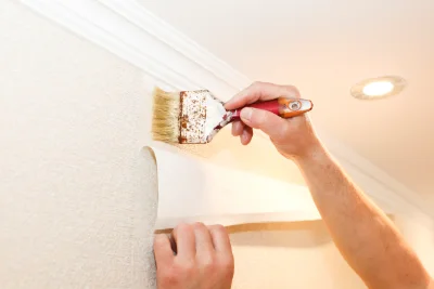 Pose de papier peint à l'Hôme-Chamondot — revêtements muraux et toiles de verre